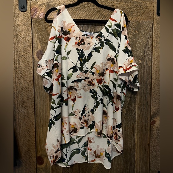 Open should women’s blouse - Picture 1 of 1